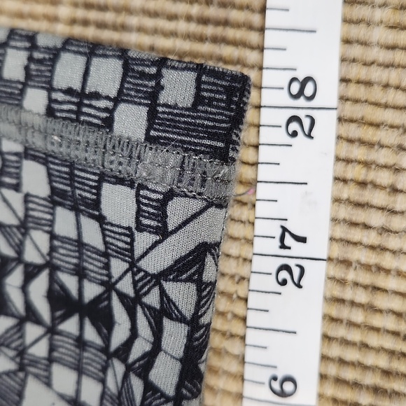 Lucy Black Geometric Print Leggings XL - Picture 12 of 13